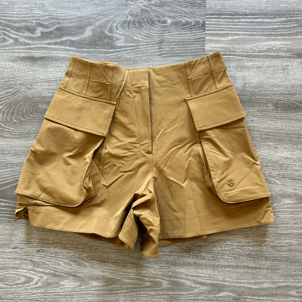 lululemon athletica High-Waist Cargo Shorts in Camel